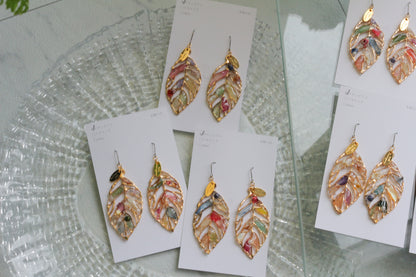Leaf Earrings With Seasonal Flower Petals No.68    ピアスorイヤリング