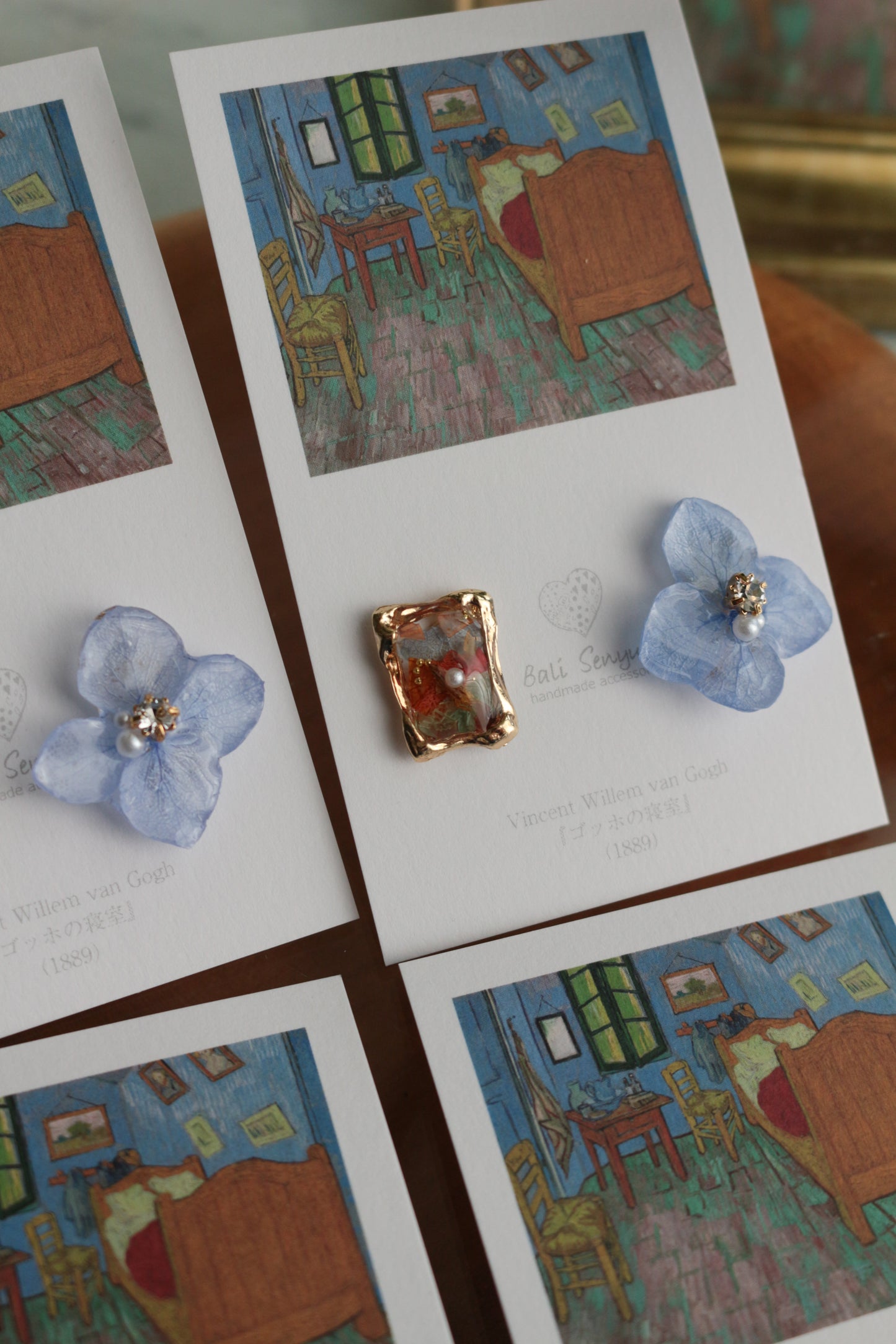 Gogh Inspired Flower and Medallion No.1イヤリング Clip-on ゴッホの寝室