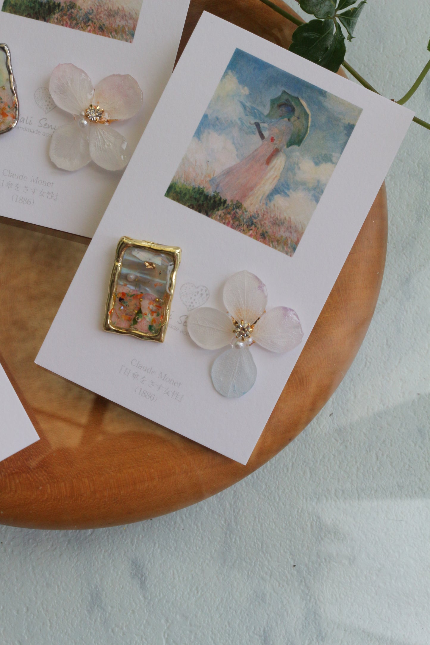 Monet Inspired Flower Earrings No.16 ピアスTitanium Pierce 日傘をさす女性