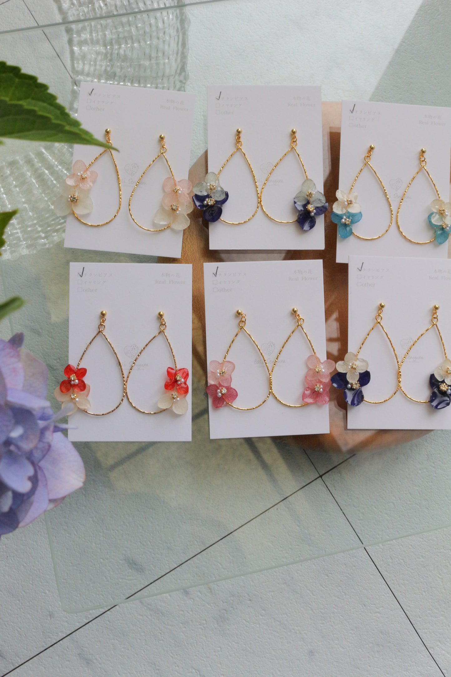 Teardrop Hoop Earrings with Hydrangeas No.23 ピアスorイヤリング