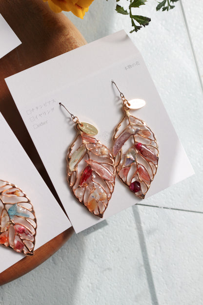 Leaf Earrings With Seasonal Flower Petals No.62 ピアスorイヤリング