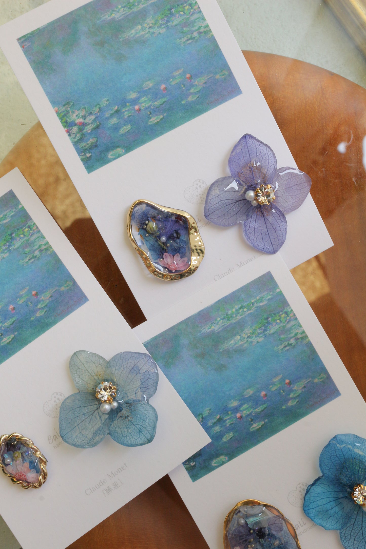 Monet's Water Lilies Inspired Flower and Medallion No.37 イヤリング Clip-on 睡蓮
