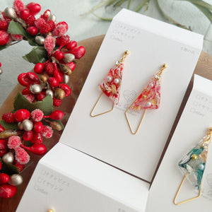 Triangular Floral Earrings With Seasonal Hydrangea No.28