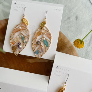 Leaf Earrings With Seasonal Flower Petals No.36