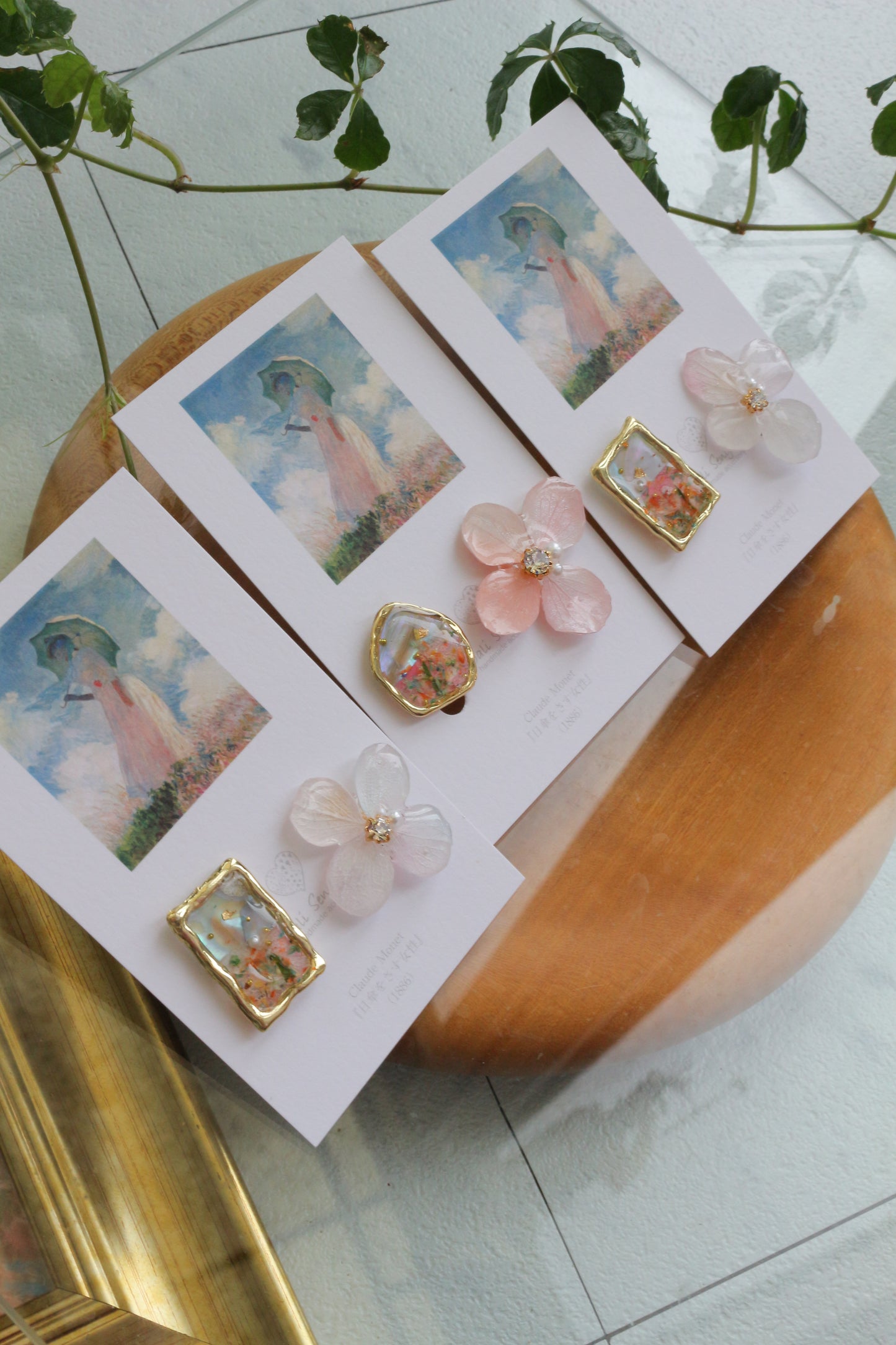 Monet Inspired Flower Earrings No.15 イヤリングClip-on 日傘をさす女性