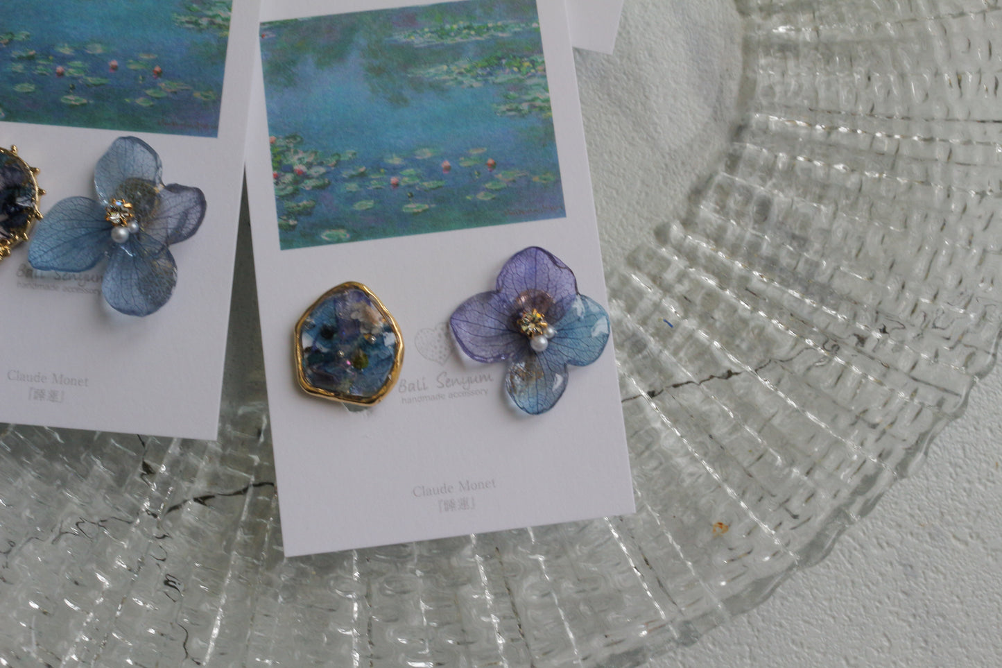 Monet's Water Lilies Inspired Flower and Medallion No.32 イヤリング Clip-on 睡蓮