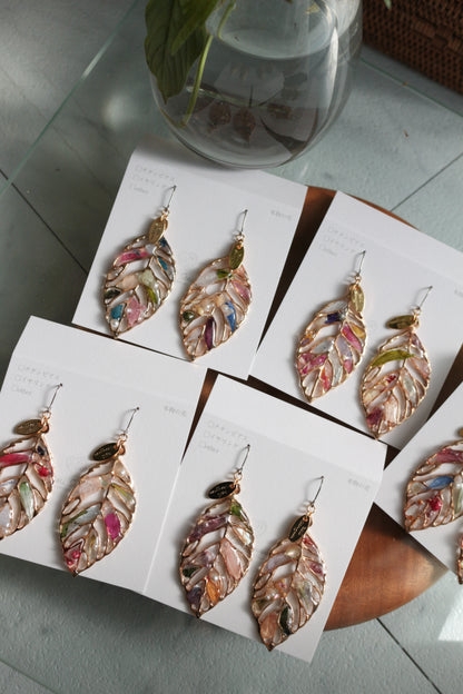 Leaf Earrings With Seasonal Flower Petals No.61 ピアスorイヤリング
