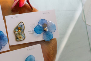 Blue Gradation Hydrangea and Flower Medallion チタンピアス　No.5