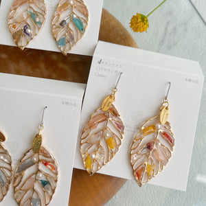 Leaf Earrings With Seasonal Flower Petals No.36