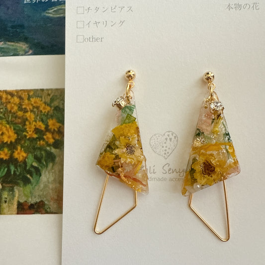 Claude Monet Sunflower Inspired Triangular Floral Earrings - ひまわり No.4