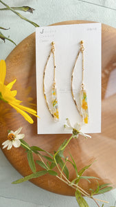 Dangling Stick Flower Earring with Golden Streamer No.1