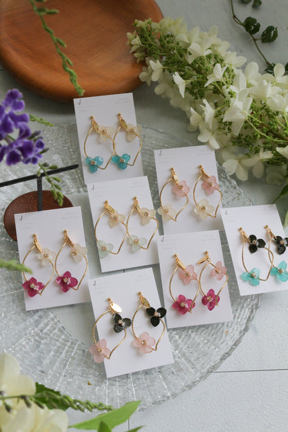 Twisted Tear-Drop Hoop Earrings with Hydrangeas No.1 ピアスorイヤリング