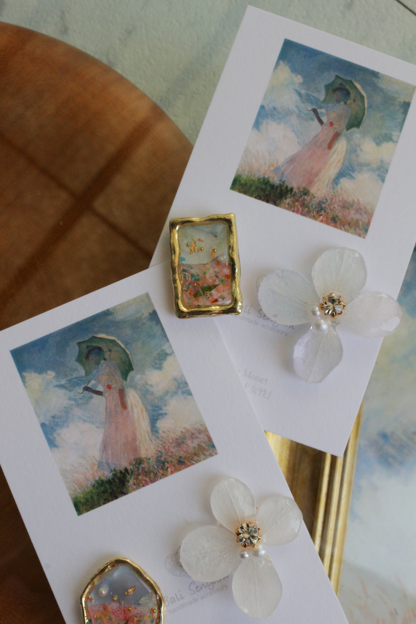 Monet Inspired Flower Earrings No.13 イヤリングClip-on 日傘をさす女性
