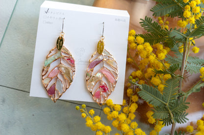 Leaf Earrings With Seasonal Flower Petals No.65 ピアスorイヤリング