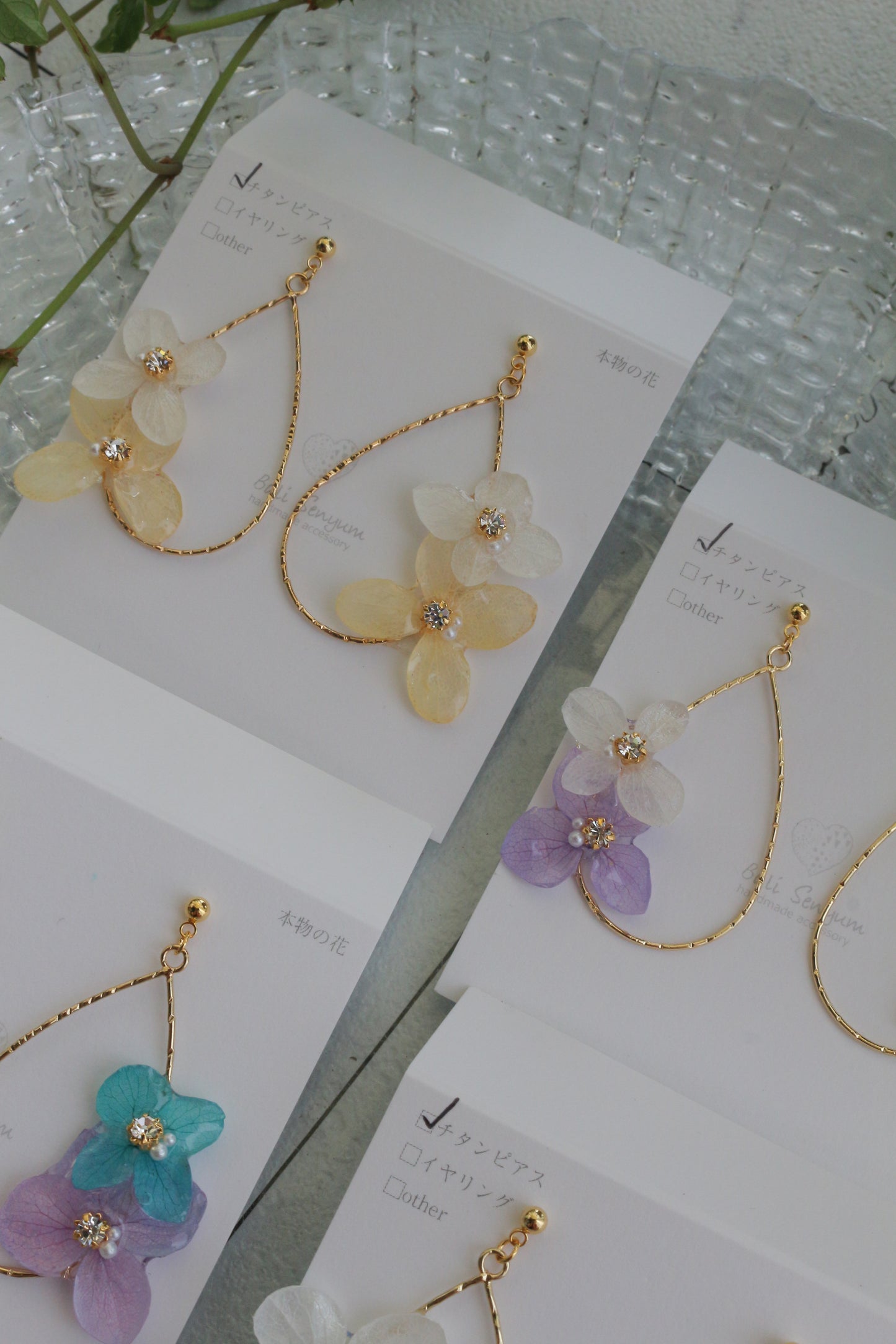 Teardrop Hoop Earrings with Hydrangeas No.21 ピアスorイヤリング