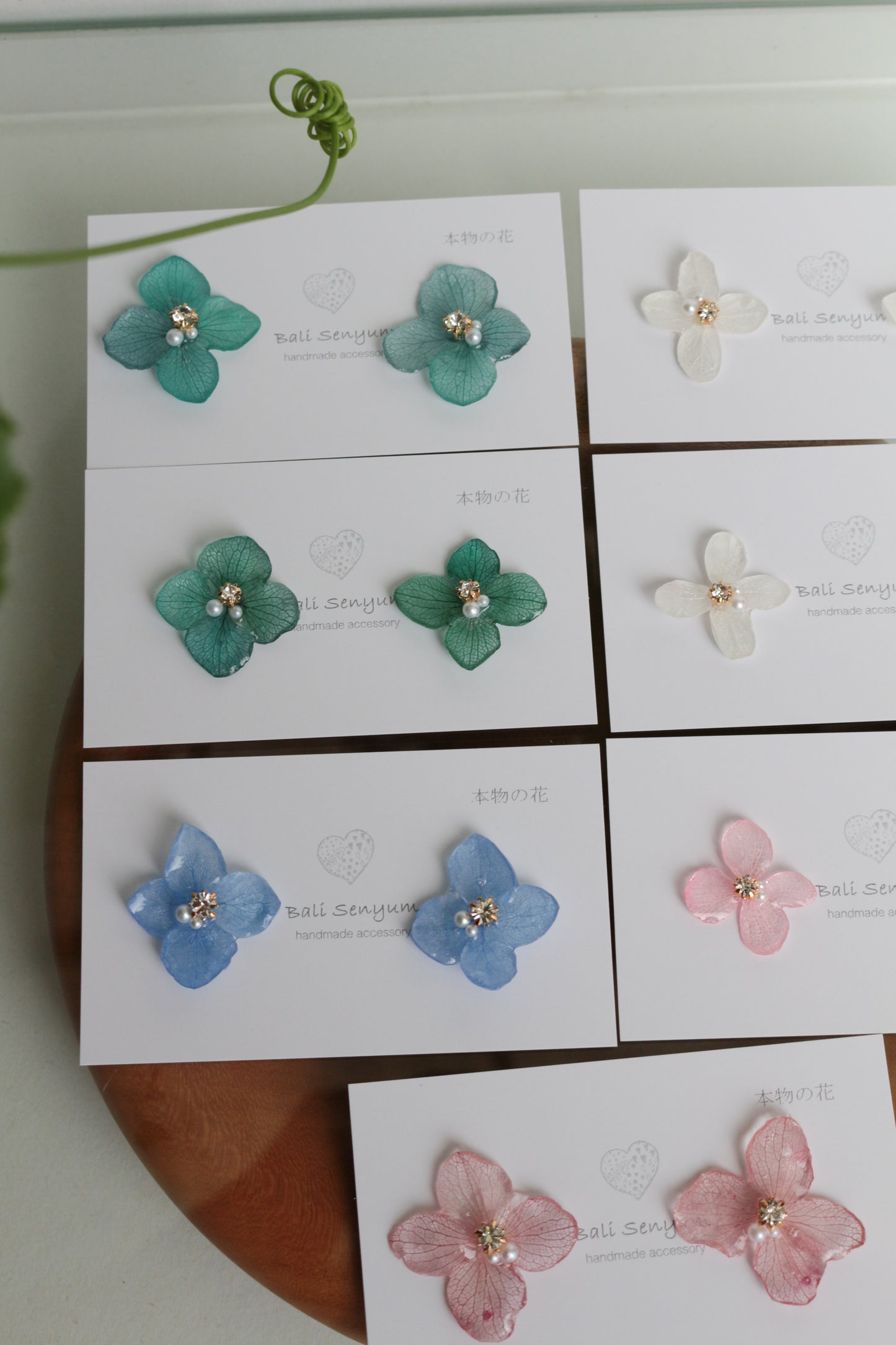 Hydrangea Petal  No.59 パーツ選べます。Clip-on or Titanium Pierce