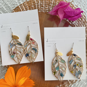 Leaf Earrings With Seasonal Flower Petals No.31