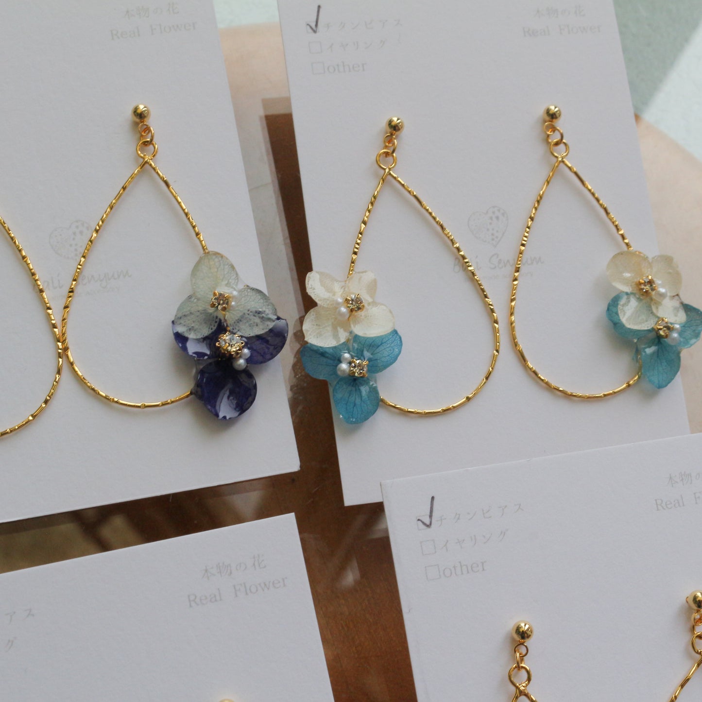 Teardrop Hoop Earrings with Hydrangeas No.23 ピアスorイヤリング