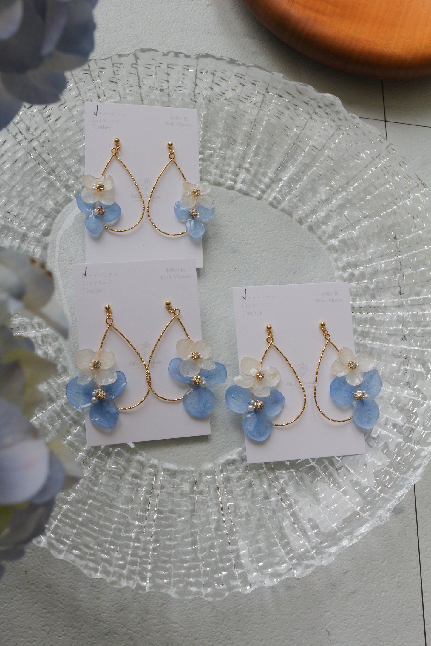Teardrop Hoop Earrings with Hydrangeas No.22 ピアスorイヤリング