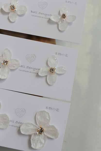 Hydrangea Petal  No.61 パーツ選べます。Clip-on or Titanium Pierce