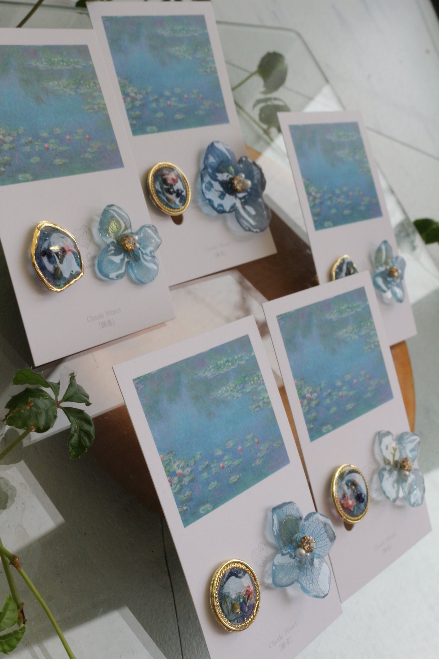 Monet's Water Lilies Inspired Flower and Medallion No.26 イヤリング Clip-on 睡蓮