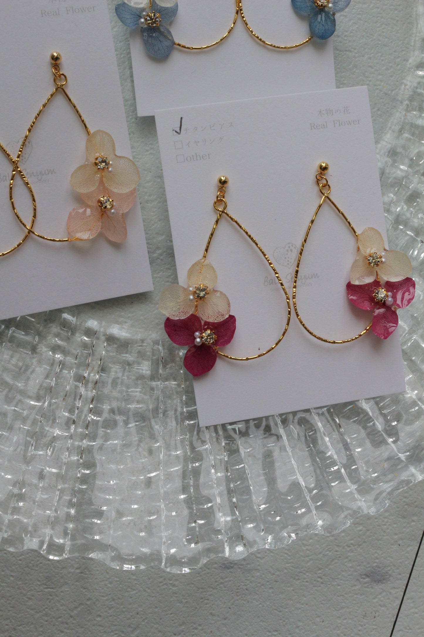 Teardrop Hoop Earrings with Hydrangeas No.22 ピアスorイヤリング