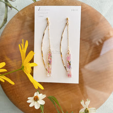 Dangling Stick Flower Earring with Golden Streamer No.1