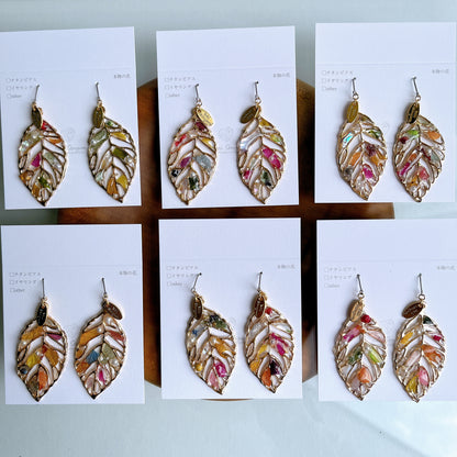 Leaf Earrings With Seasonal Flower Petals No.46 ピアスorイヤリング