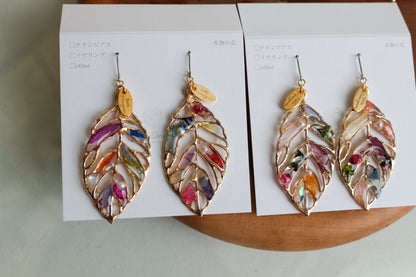 Leaf Earrings With Seasonal Flower Petals No.57 ピアスorイヤリング
