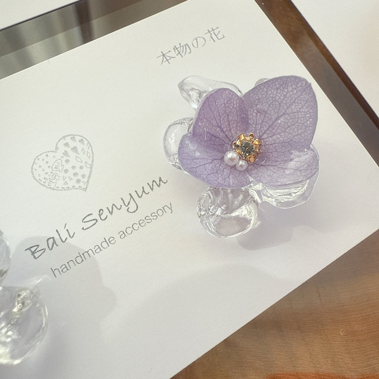 Clear Petals & Flower No.14パーツ選べます。Clip-on or Titanium Pierce