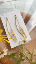 Dangling Stick Flower Earring with Golden Streamer No.1