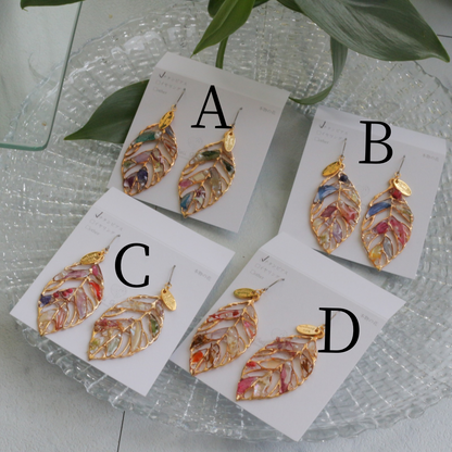 Leaf Earrings With Seasonal Flower Petals No.67 ピアスorイヤリング