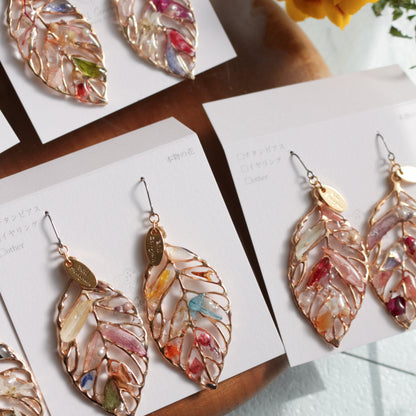 Leaf Earrings With Seasonal Flower Petals No.62 ピアスorイヤリング