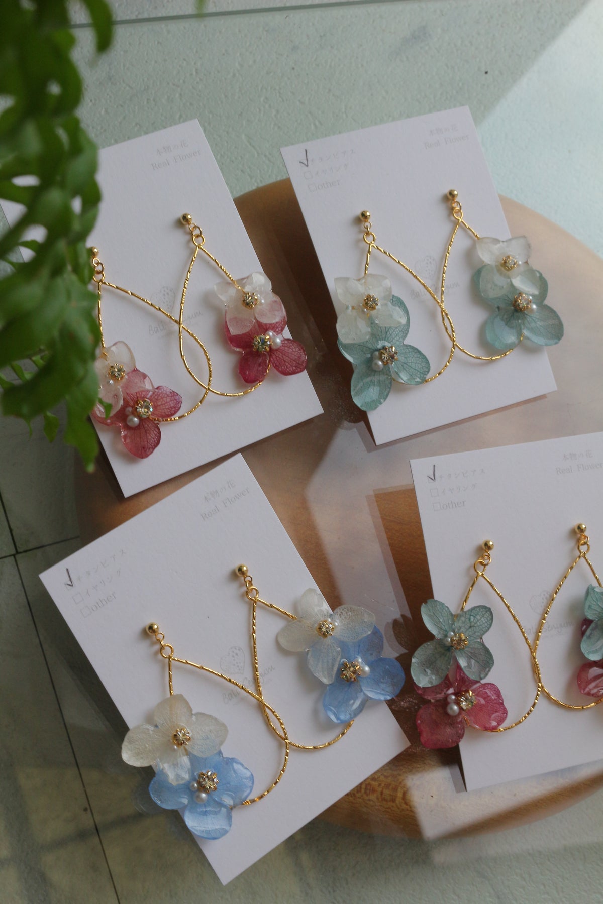 Teardrop Hoop Earrings with Hydrangeas No.24 ピアスorイヤリング