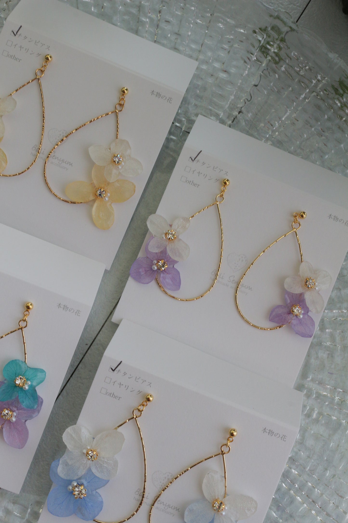 Teardrop Hoop Earrings with Hydrangeas No.21 ピアスorイヤリング