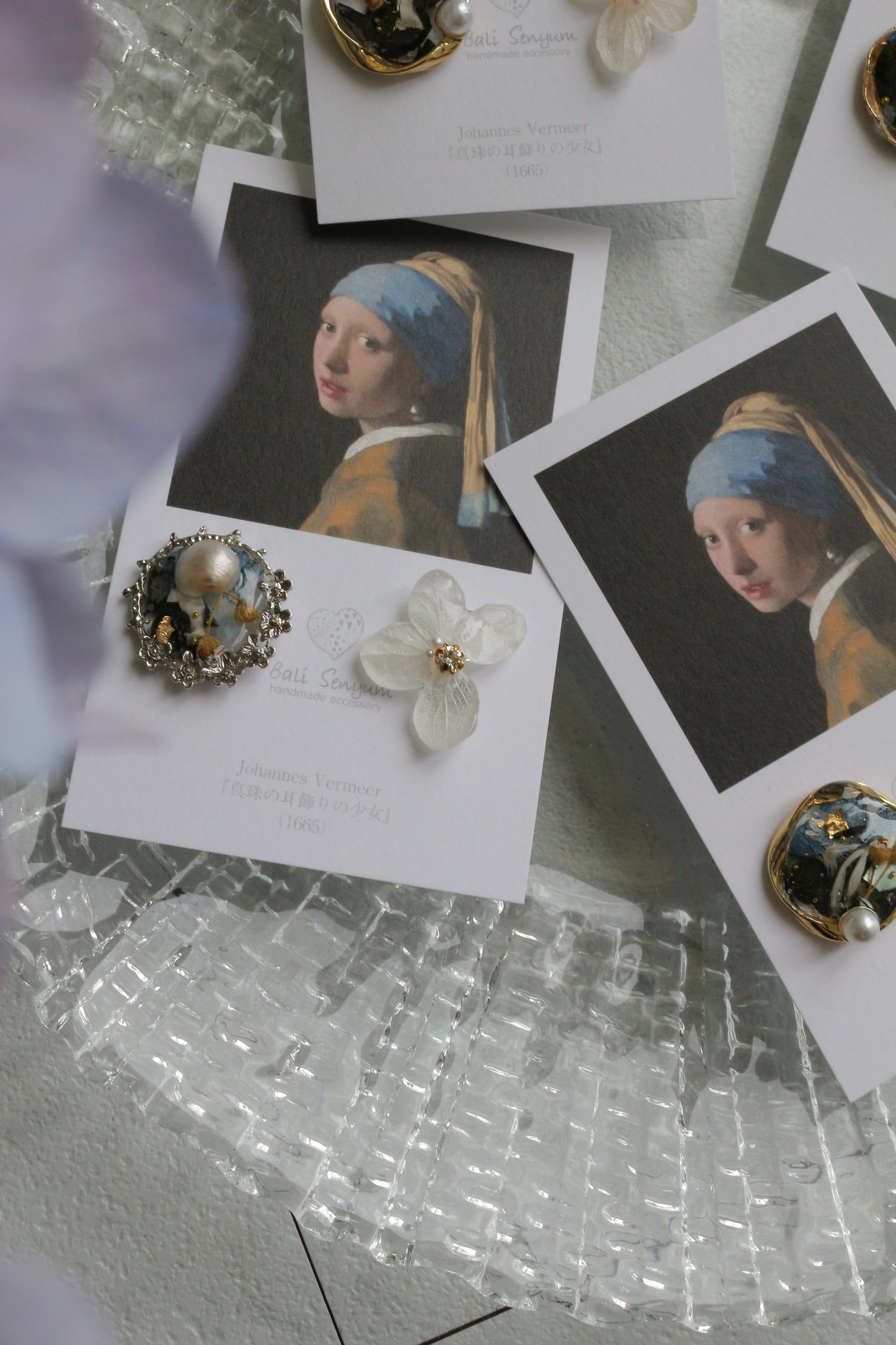 Vermeer's Inspired Flower and Medallion No.2 イヤリング Clip-on 真珠の耳飾りの少女