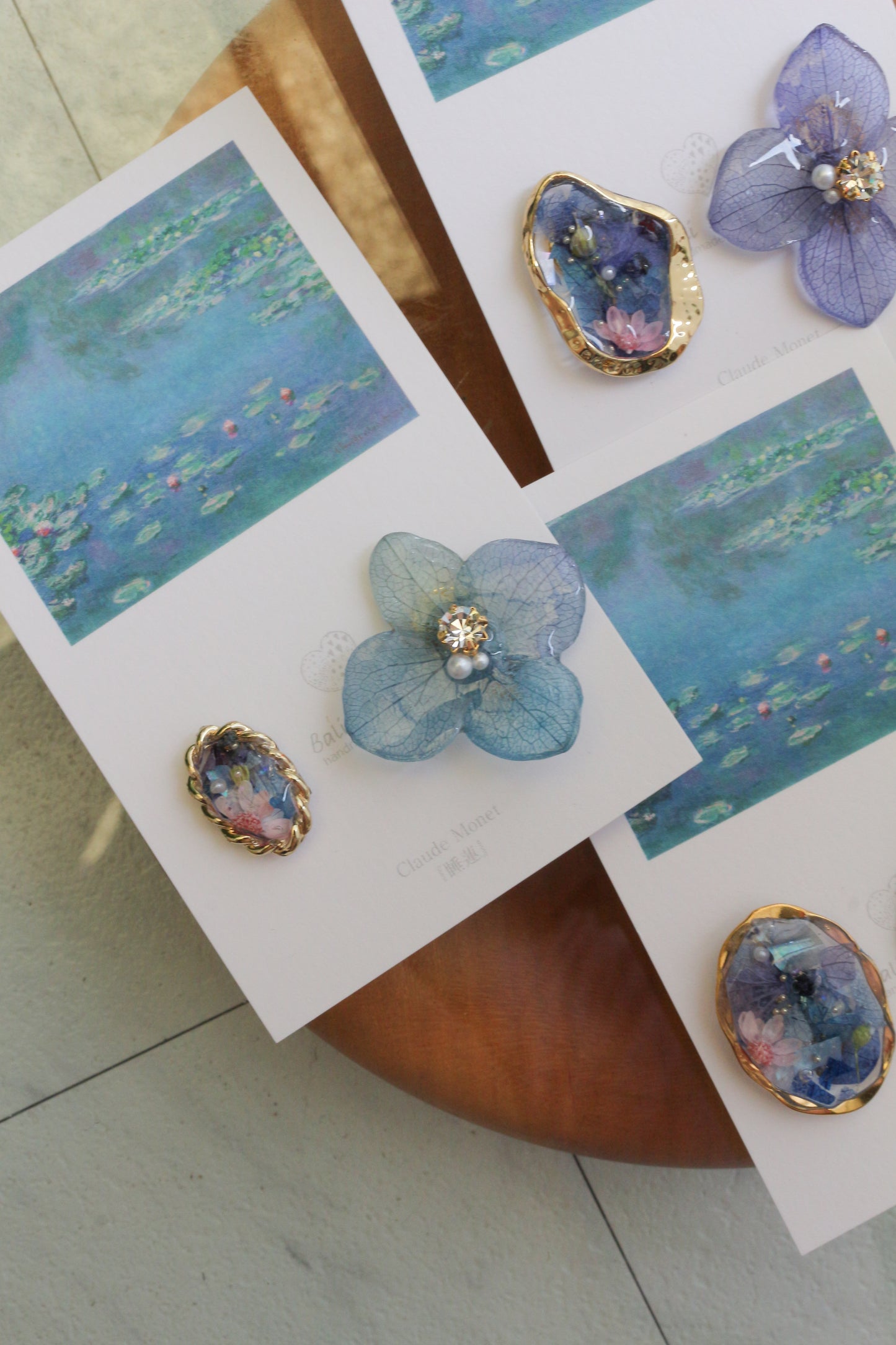 Monet's Water Lilies Inspired Flower and Medallion No.37 イヤリング Clip-on 睡蓮