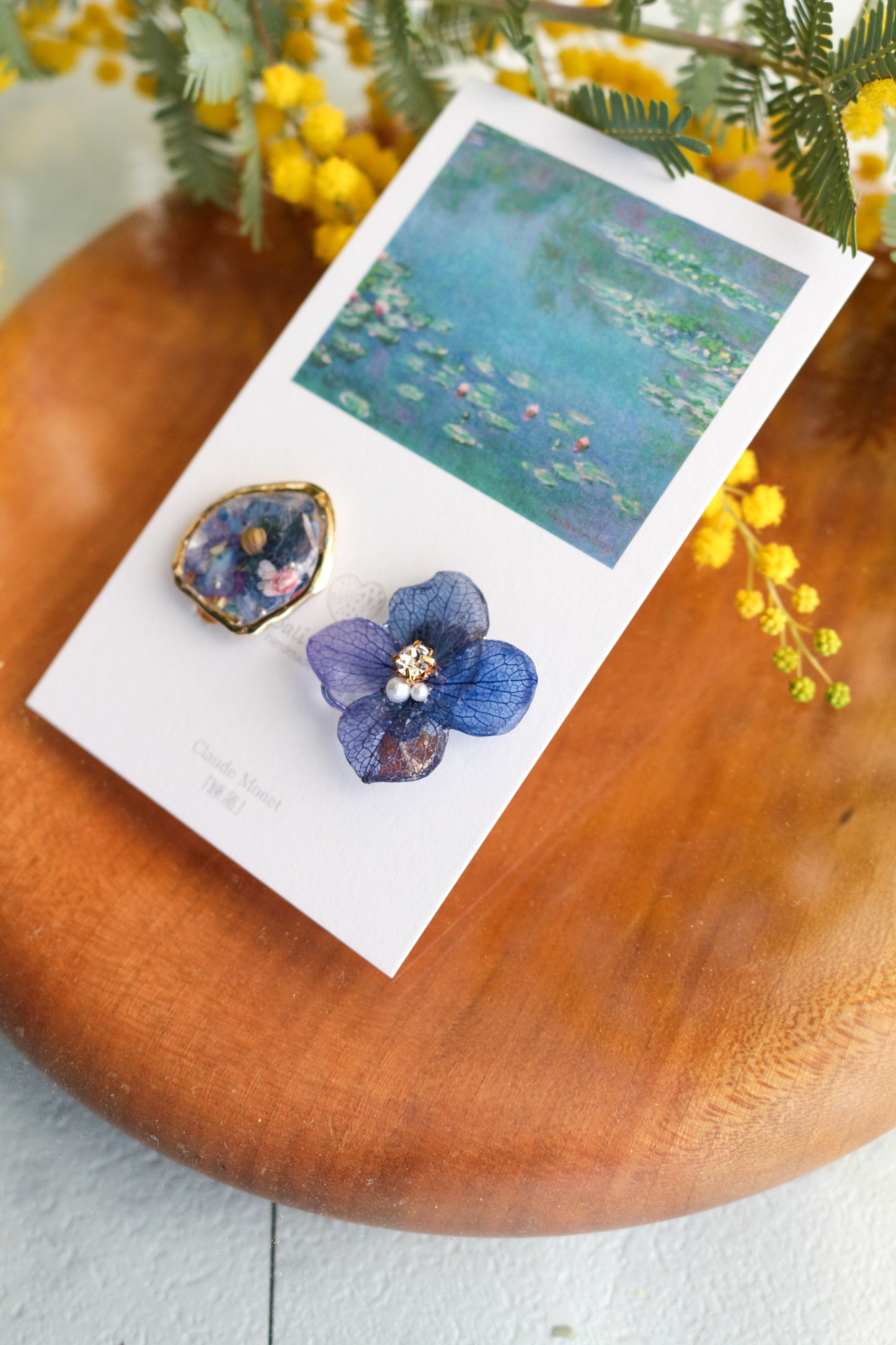 Monet's Water Lilies Inspired Flower and Medallion No.19 イヤリング Clip-on 睡蓮