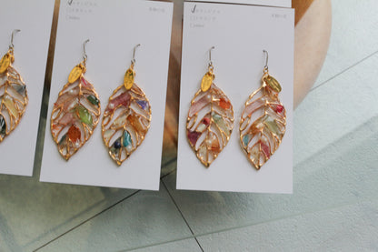 Leaf Earrings With Seasonal Flower Petals No.68    ピアスorイヤリング