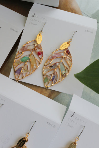 Leaf Earrings With Seasonal Flower Petals No.66 ピアスorイヤリング