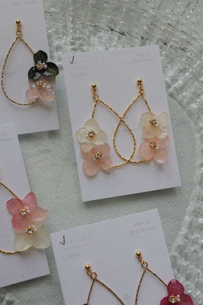 Teardrop Hoop Earrings with Hydrangeas No.22 ピアスorイヤリング