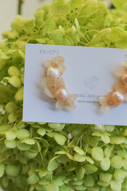 Hanayome Earrings with Pearl - White