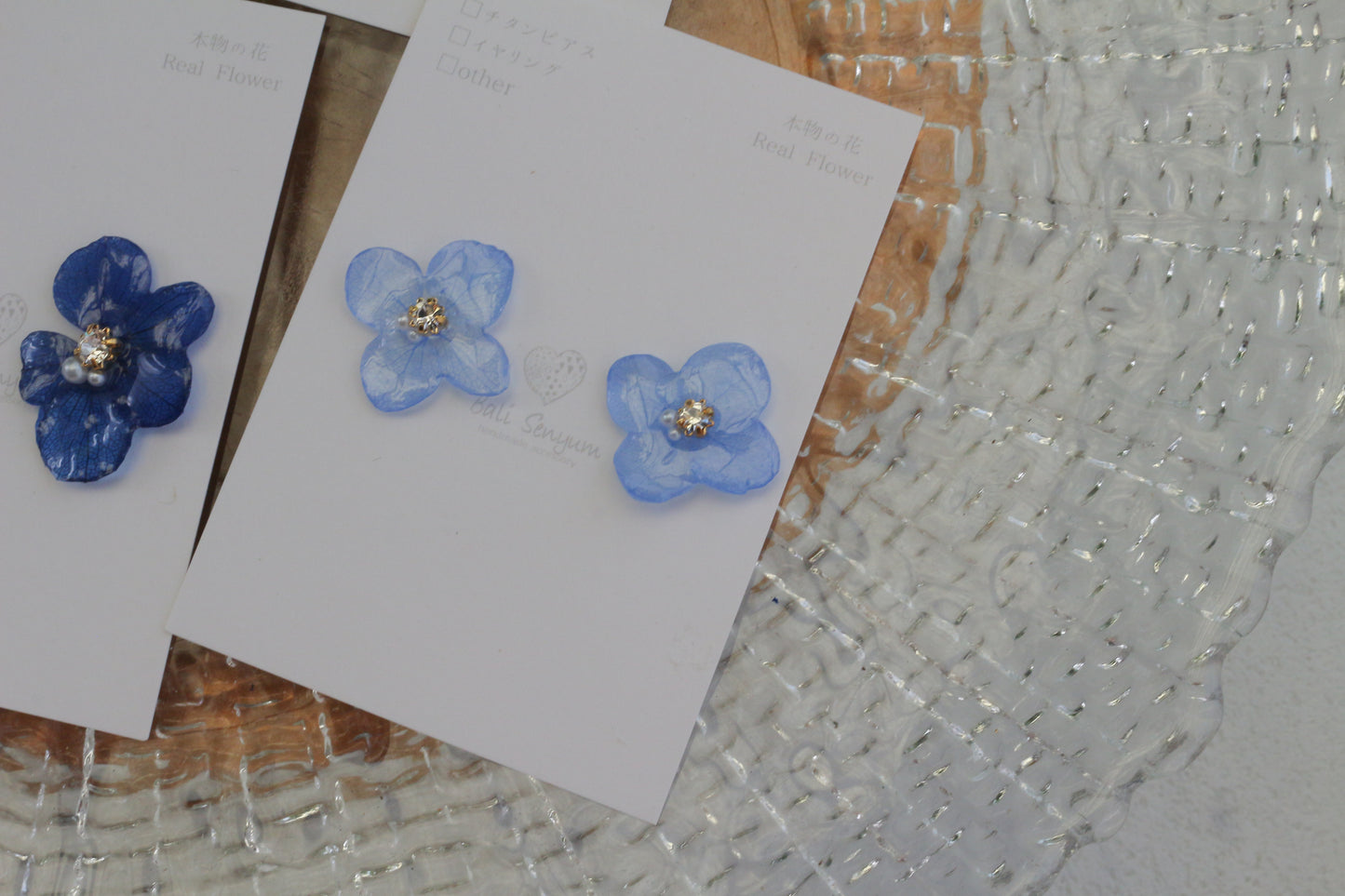 Hydrangea Petal  No.65 パーツ選べます。Clip-on or Titanium Pierce