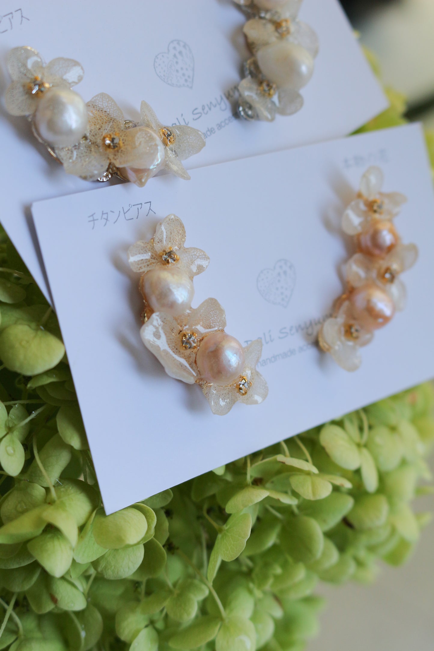 Hanayome Earrings with Pearl - White