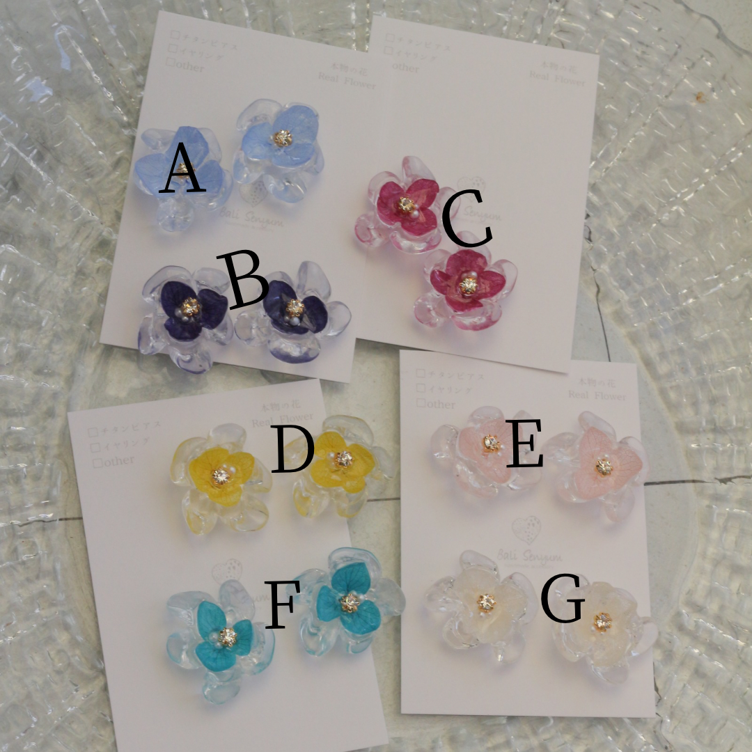 Clear Petals & Flower No.1 パーツ選べます。ピアス  or イヤリング