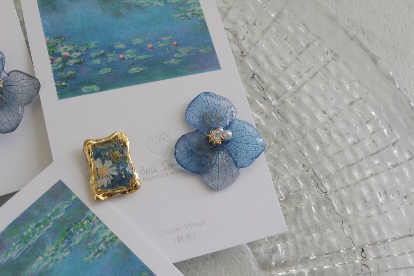Monet's Water Lilies Inspired Flower and Medallion No.30 イヤリング Clip-on 睡蓮