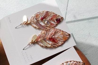 Leaf Earrings With Seasonal Flower Petals No.62 ピアスorイヤリング