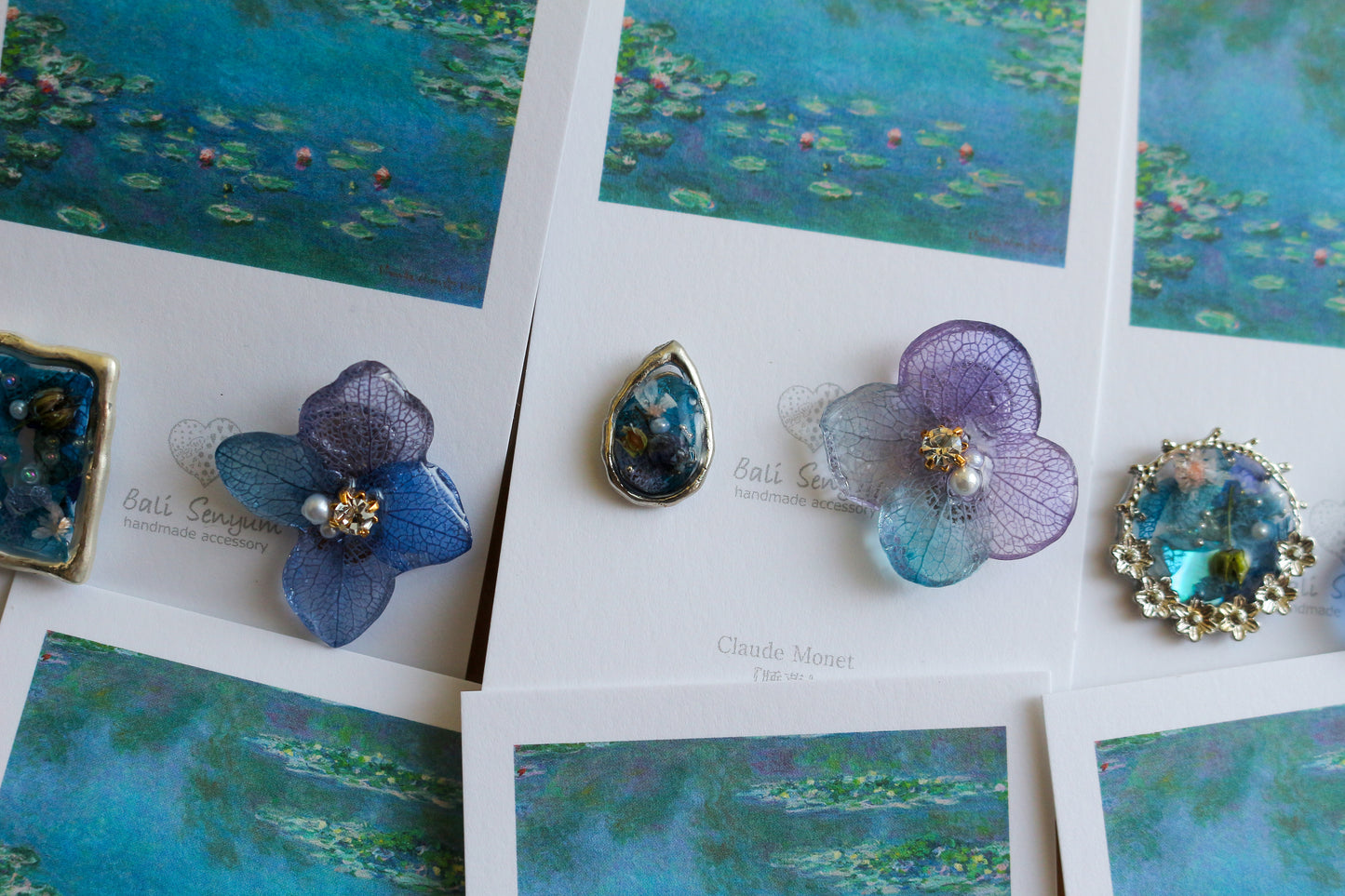 Monet's Water Lilies Inspired Flower and Medallion No.13イヤリング Clip-on 睡蓮