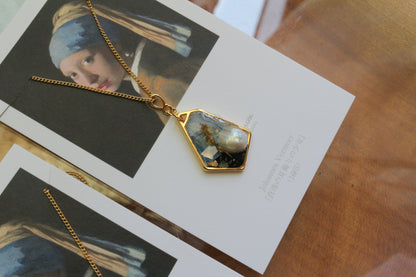 Veermeer's Irises Inspired Necklace - 真珠の耳飾りの女性