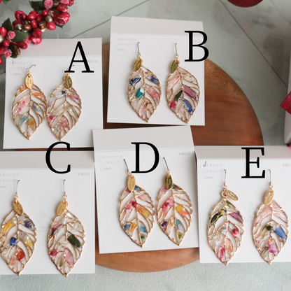 Leaf Earrings With Seasonal Flower Petals No.58 ピアスorイヤリング